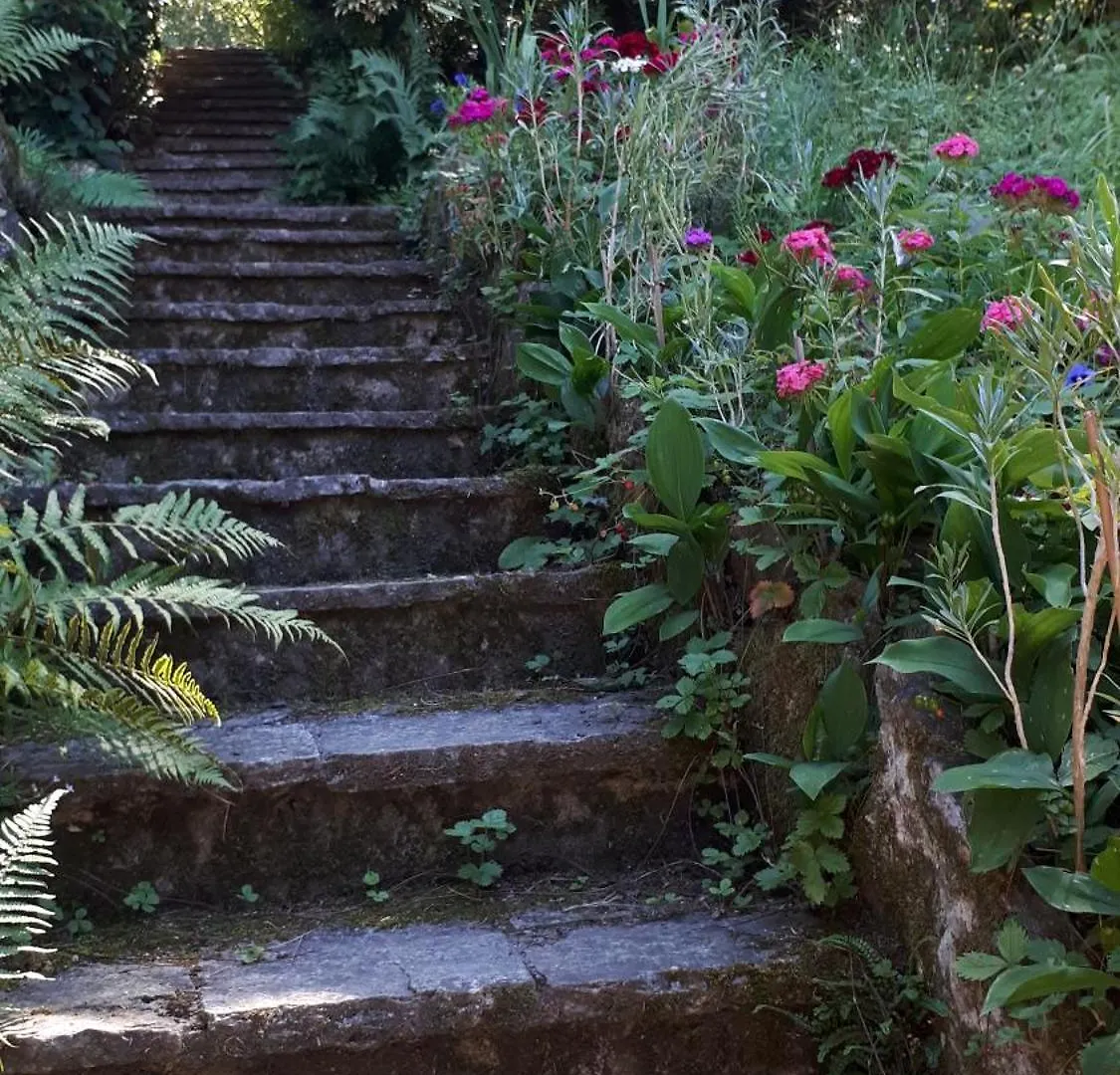 Couette-café Bed and Breakfast Un Jardin Secret à Yzeron
