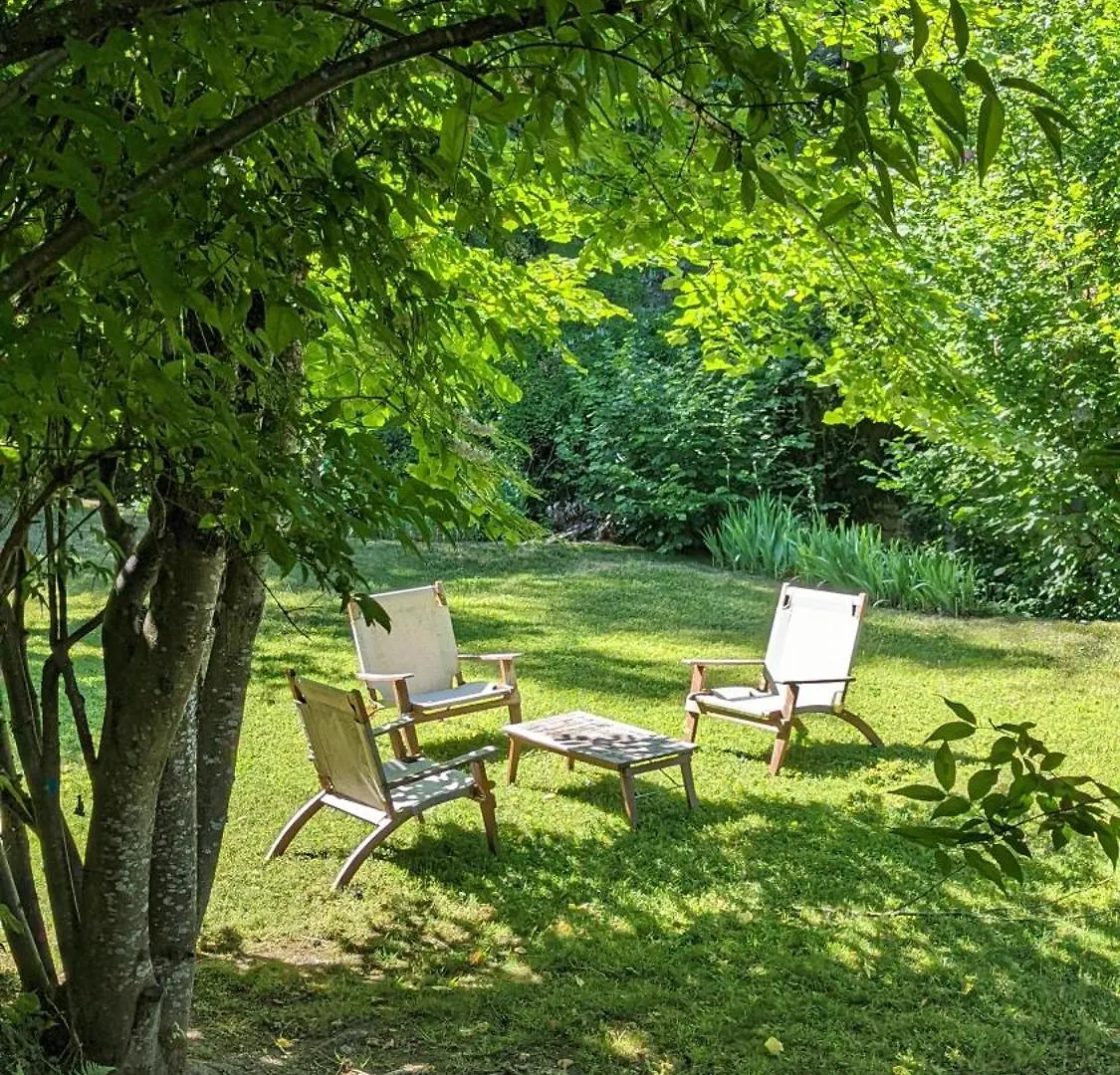 Bed and Breakfast Un Jardin Secret à Yzeron 0*,