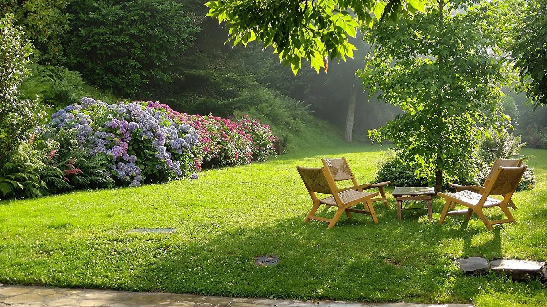 Couette-café Bed and Breakfast Un Jardin Secret à Yzeron